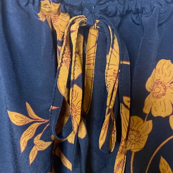 EUC Sanctuary Floral Blouse with keyhole tie in the front - Picture 3 of 4